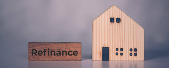 木块再融资词房子模型首页金融贷款抵押贷款真正的房地产财产住宅规划预算投资收入业务概念