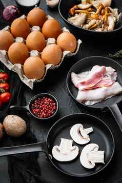 健康的早餐成分炸鸡蛋黑色的背景