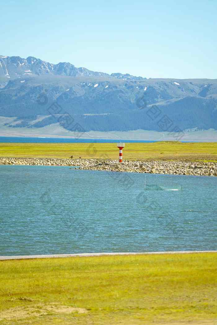 路灯塔湖拍摄幅赛里木湖新疆中国