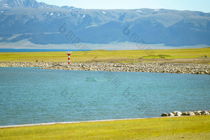 路灯塔湖拍摄幅赛里木湖新疆中国