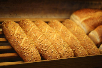 粮食玉米面包架子上面包店产品糕点面包店