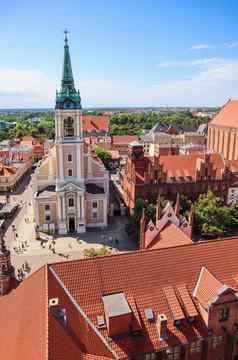 空中视图神圣的精神教堂历史建筑中世纪的小镇孙子波兰8月