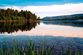 美丽的风景优美的下午视图安静的湖农村山瓦尔德雷斯挪威