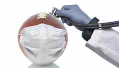 科维德体育概念美国足球外科手术面具医生手持有听诊器球检查条件