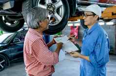 亚洲汽车技术员讨论联系形式高级客户服务修复问题车工作场所