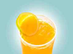 橙色汁冷玻璃薄橙色片绿色柔和的背景