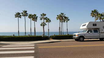房车预告片商队路旅行海洋海滩加州美国露营者的电动机首页