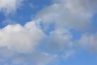 狂风暴雨的天空