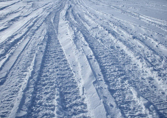 车跟踪穿越雪地形