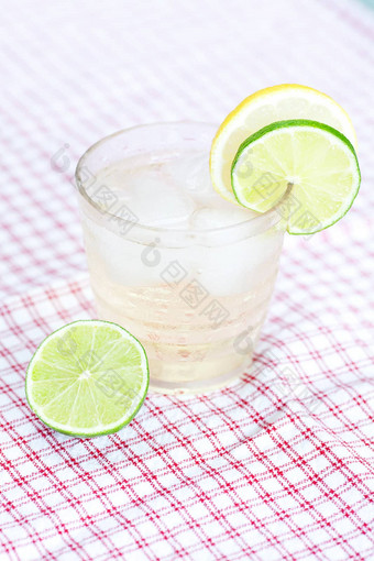 水柠檬石灰玻璃冰