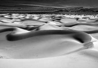 美丽的沙子沙丘形成死亡谷加州