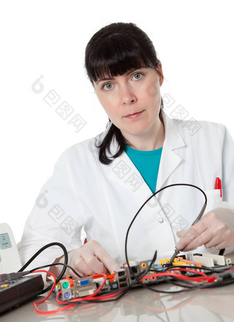 女支持电脑工程师女人修复缺陷