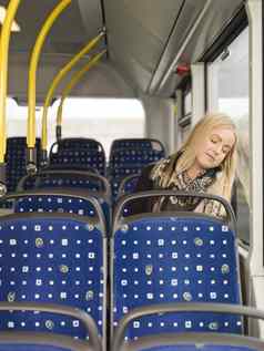 睡觉公共汽车