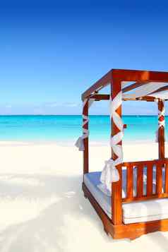 床上木海滩加勒比海沙子
