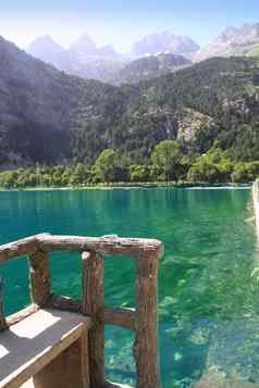 panticosa浴室的湖庇里牛斯山huesca