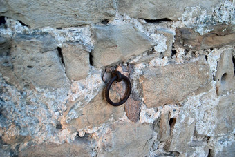 砖棕色（的）墙铁环