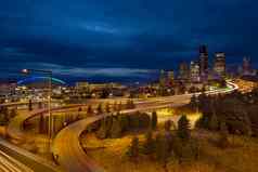 西雅图城市天际线蓝色的小时