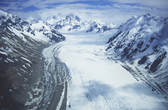 雪原山谷