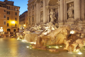 特莱维喷泉晚上罗马意大利