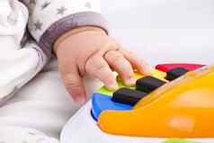 婴儿手钢琴家戏剧色彩斑斓的玩具计划
