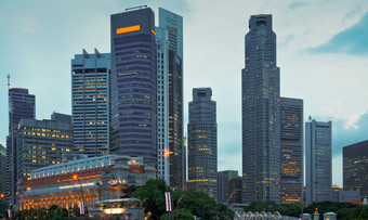 新加坡摩天大楼晚上