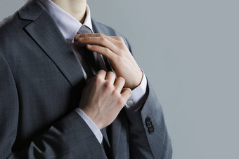 商人灰色西装检查领带