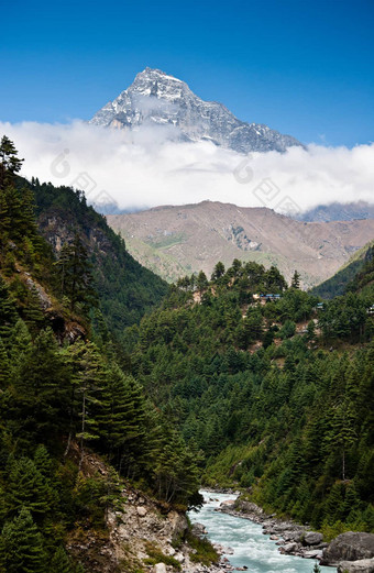 喜马拉雅山脉山景观峰流森林
