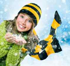 圣诞节女孩冬天十几岁的女孩吹雪一年celebr
