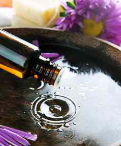 芳香疗法至关重要的石油水疗中心治疗