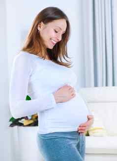怀孕了年轻的女人首页健康的怀孕