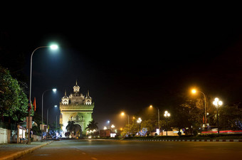 帕塔克赛拱晚上万象老挝