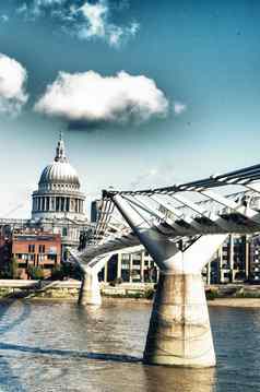 年桥保罗的大教堂伦敦