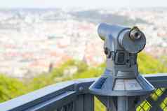 望远镜游客布拉格捷克共和国