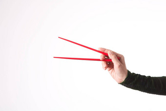 女人手红色的筷子