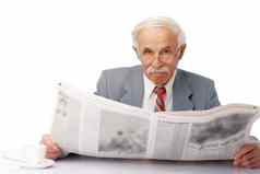 老男人。阅读报纸
