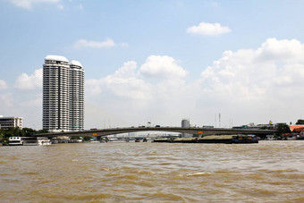 河畔视图桥潮pharay河曼谷泰国