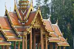 屋顶美丽的泰国佛教宫