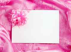 空白礼物卡丝带粉红色的缎