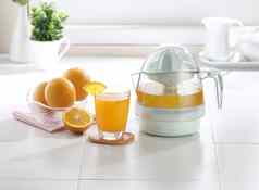 橙色汁搅拌机工具厨房