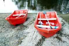 红色的划艇