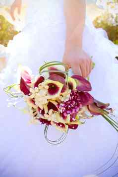 新娘持有花束