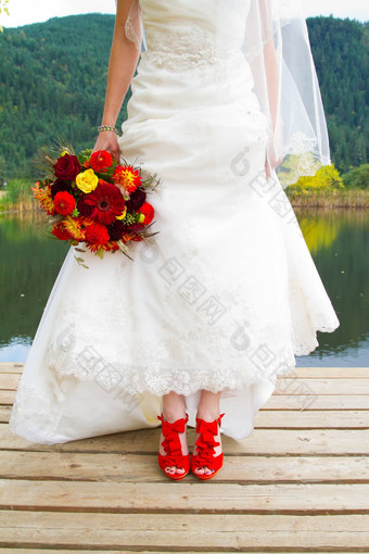 新娘红色的鞋子