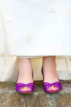 紫色的婚礼鞋子