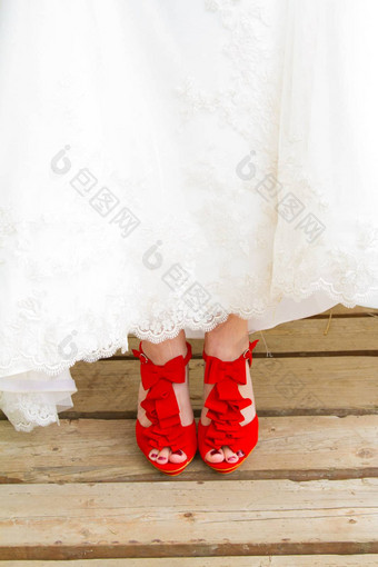 新娘红色的鞋子