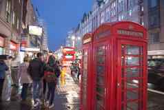 红色的电话展位经典伦敦街