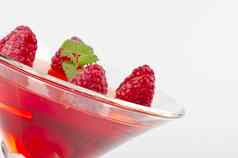 水果果冻玻璃碗新鲜的树莓