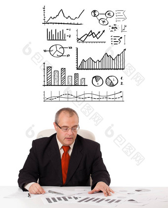 商人坐着桌子上统计数据图