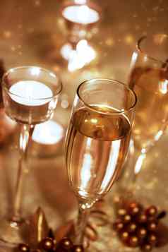 闪闪发光的香槟眼镜庆祝活动
