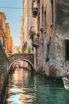 狭窄的运河威尼斯意大利