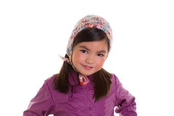 亚洲孩子孩子女孩冬天肖像紫色的外套羊毛帽